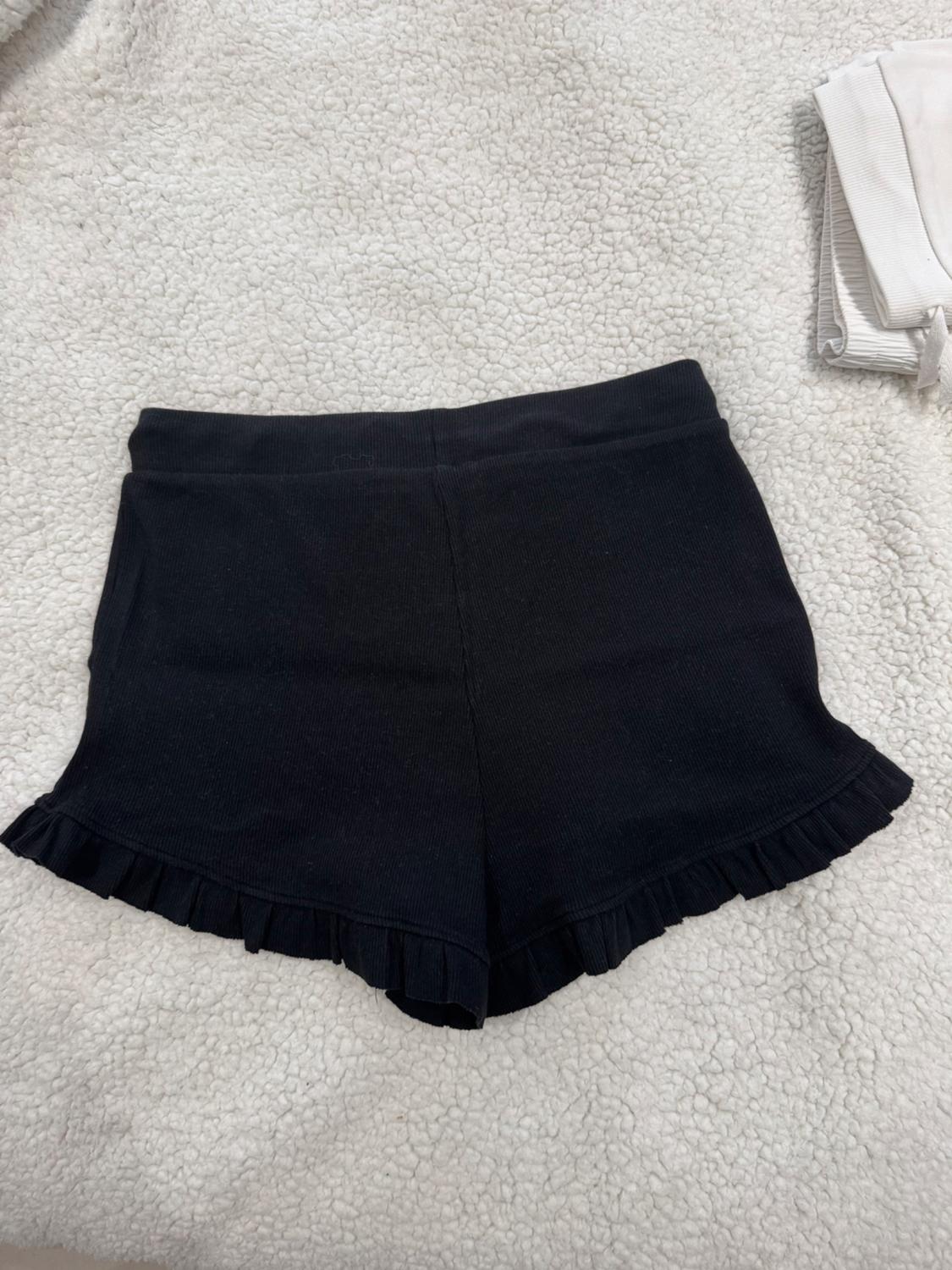 SHORTS WITH RUFFLED HEMS - Image 2