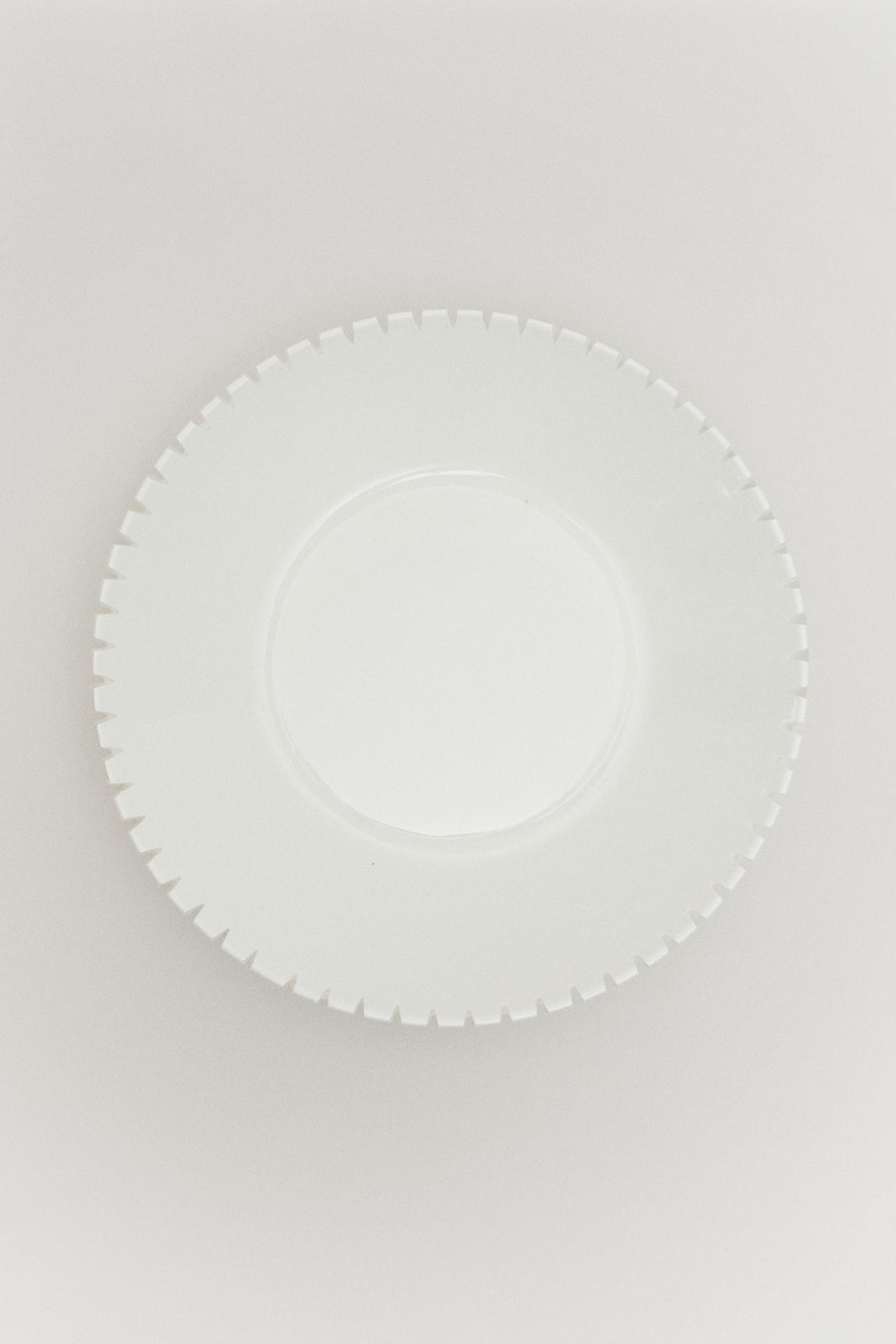 THE DENTATA PASTA PLATE — White
