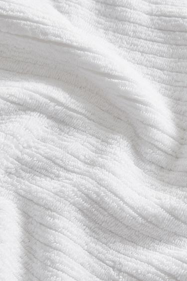 SERVIETTE DE BAIN TEXTURE CÔTELÉE - Blanc de Zara - Image 3
