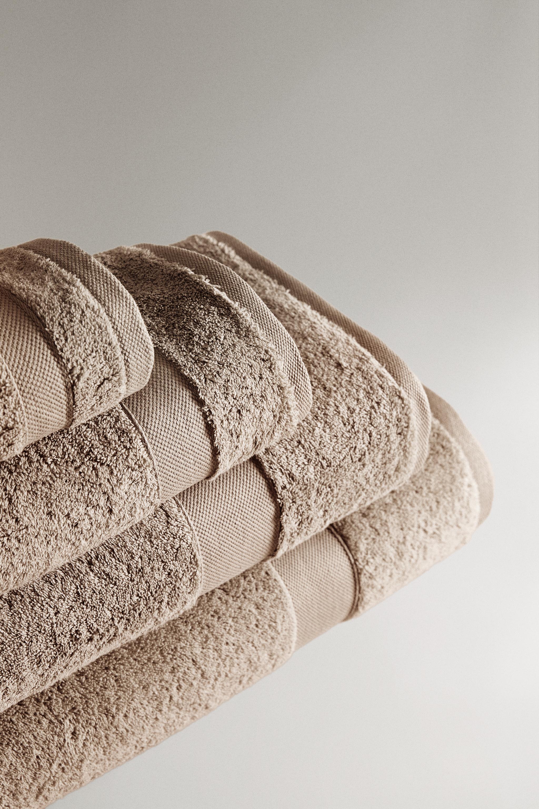 PREMIUM COTTON BATH TOWEL (600 GSM) — Dark beige
