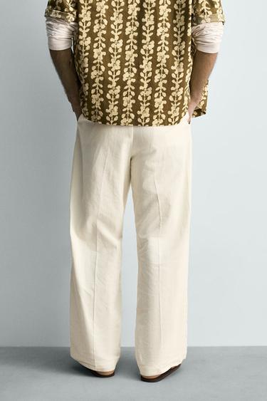 PANTALON À PLIS EN COTON ET LIN - Écru de Zara - Image 2