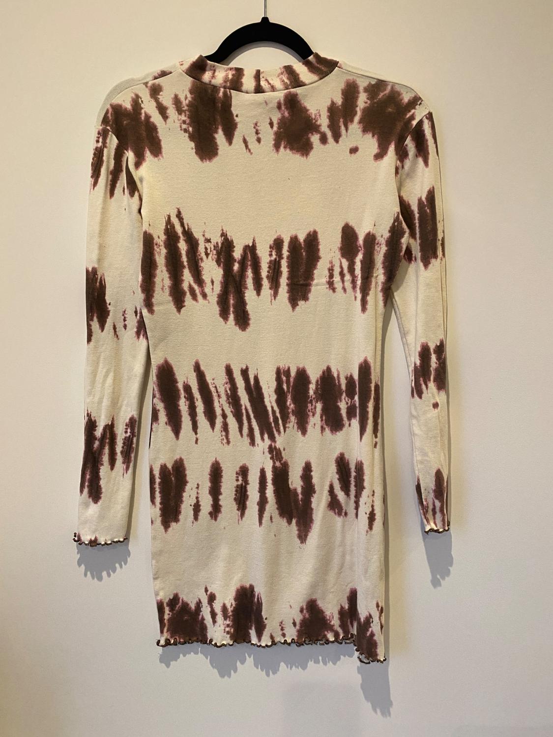 STRETCHY CREAM LONG SLEEVES DRESS SIZE M - Image 3