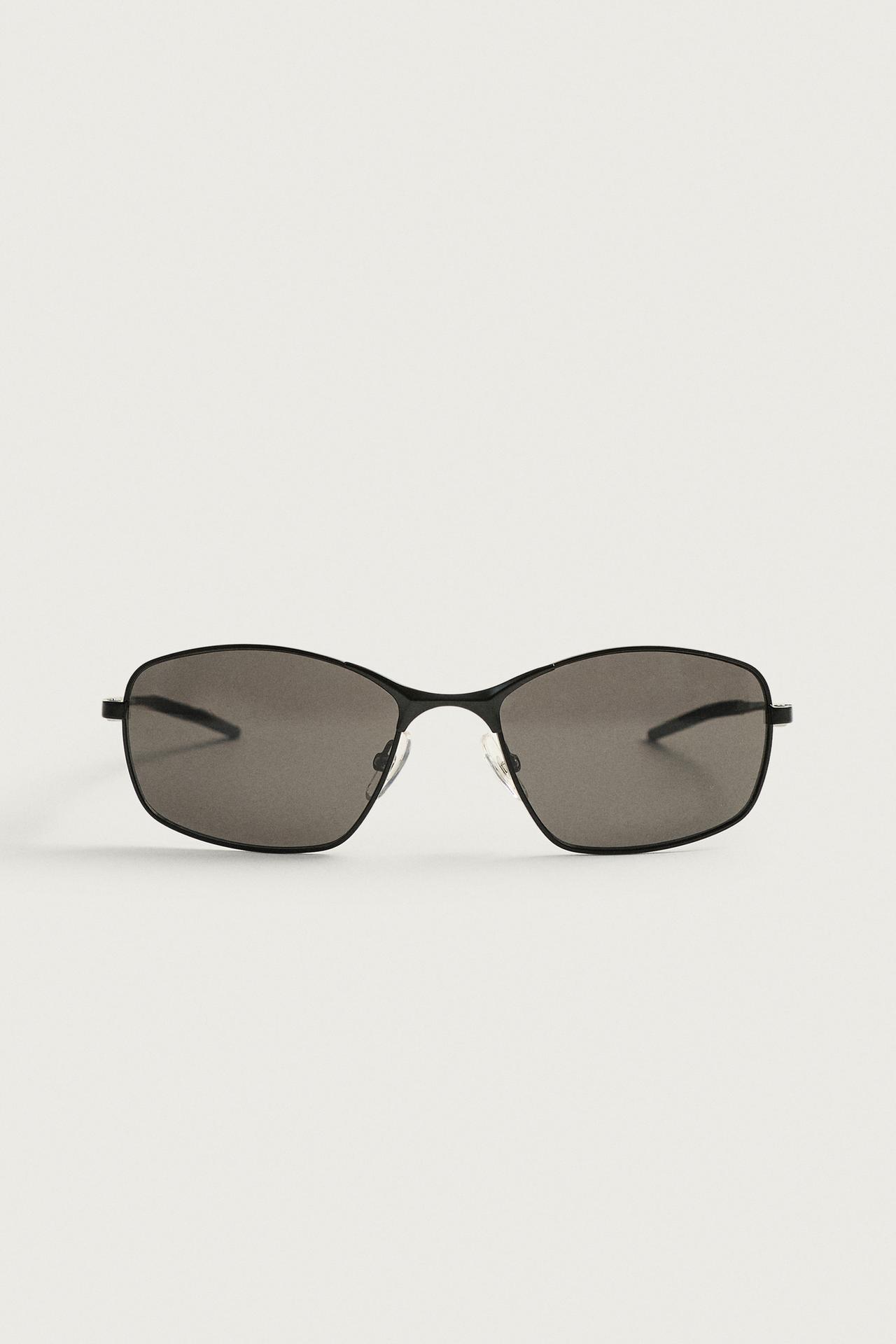 OVAL SUNGLASSES — Black