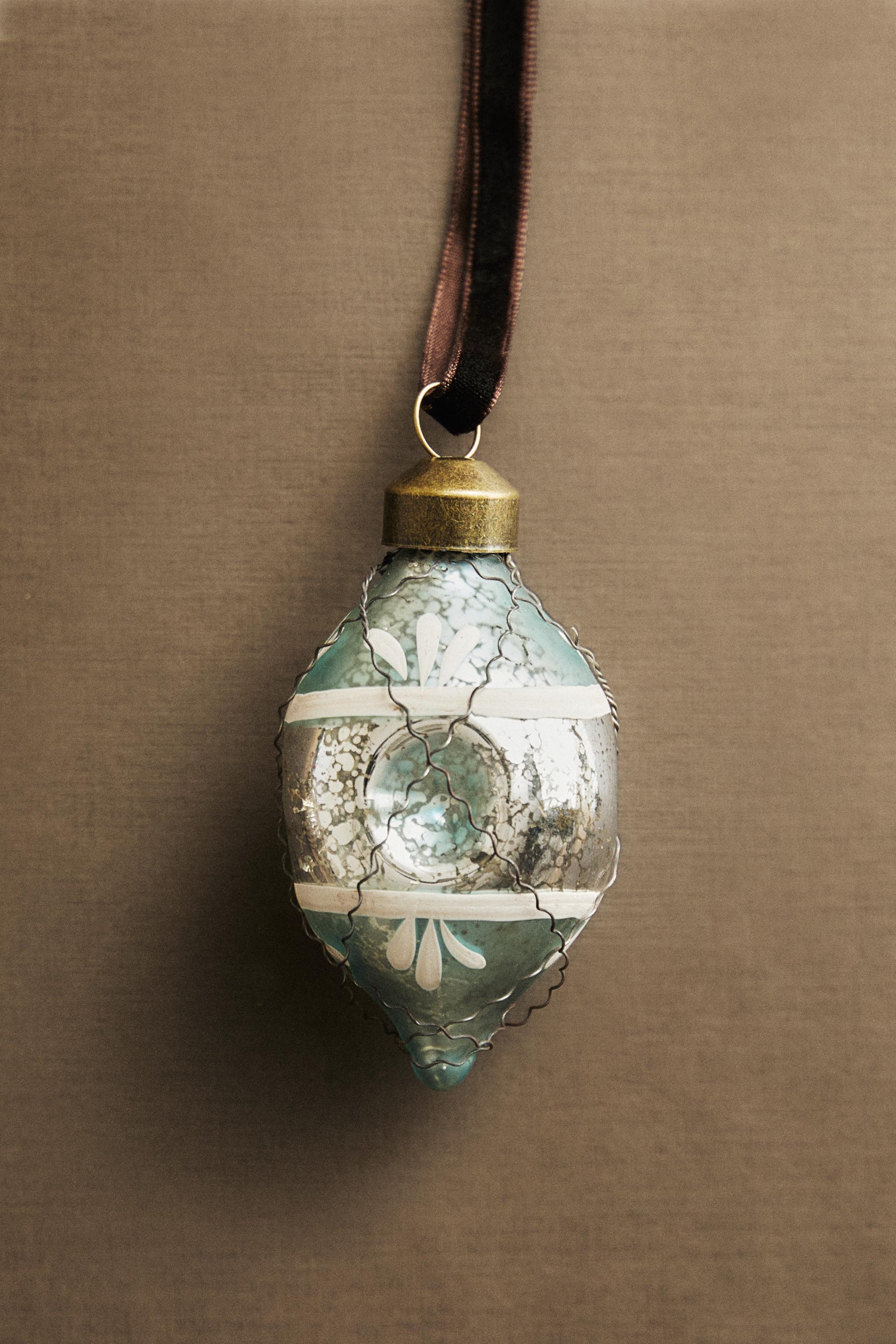 RETRO CHRISTMAS TREE BALL ORNAMENT