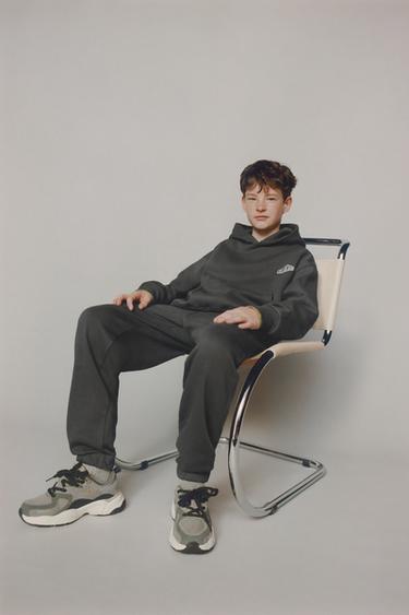 ENSEMBLE SWEAT-SHIRT ET PANTALON DE JOGGING À PIÈCE - Gris anthracite de Zara