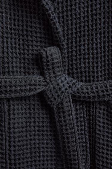 COTTON WAFFLE-TEXTURE BATHROBE - Black by Zara