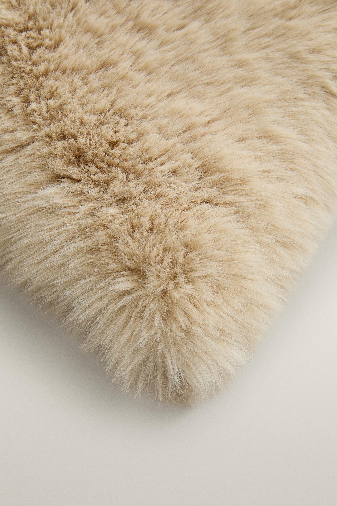 FUR SEAT COVER — Ecru