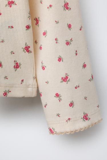 T-SHIRT CÔTELÉ À FLEURS ET INSCRIPTION BRODÉE - Écru de Zara - Image 3