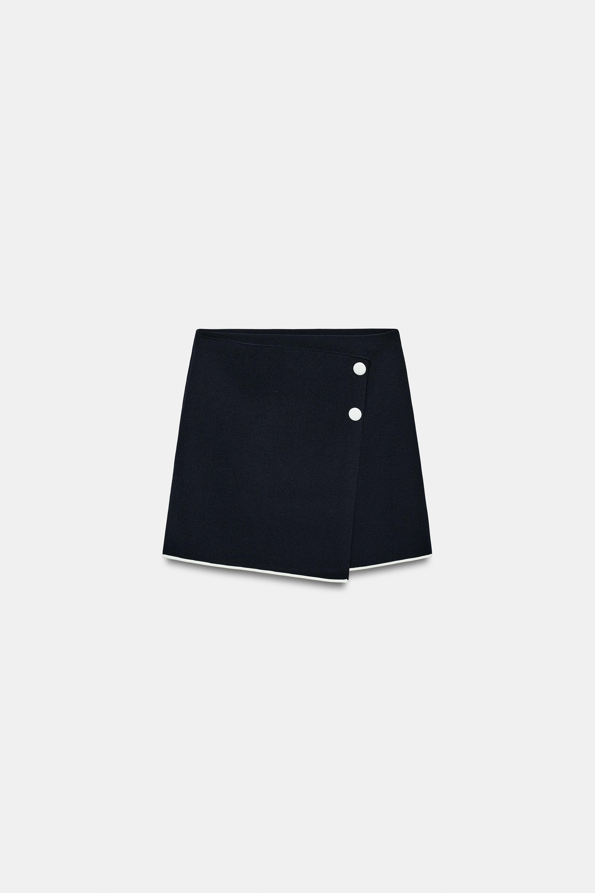 CONTRAST BUTTON KNIT MINI SKIRT
