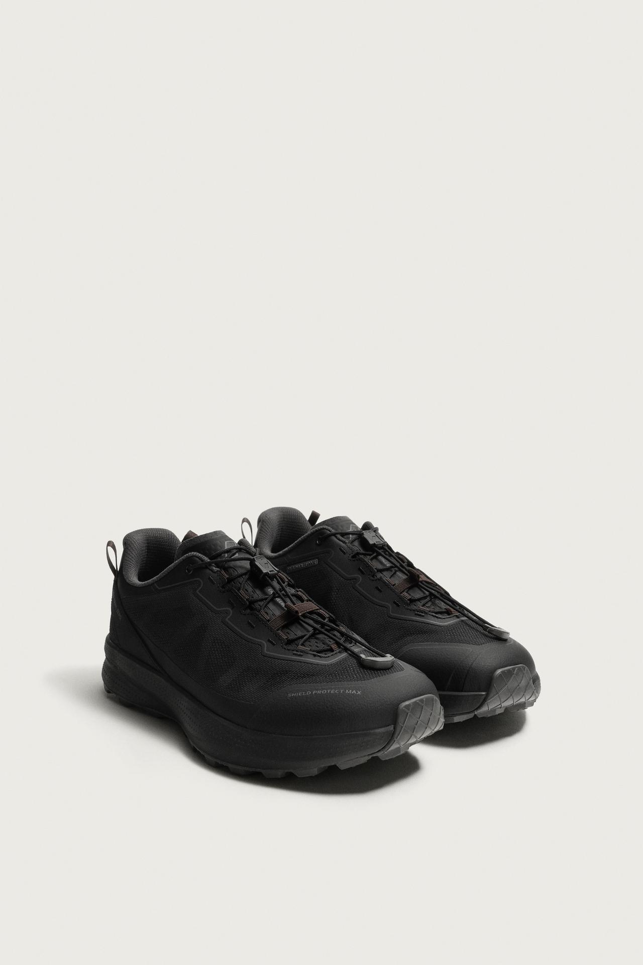 CAPRA TRAIL ZERO SNEAKERS — Black