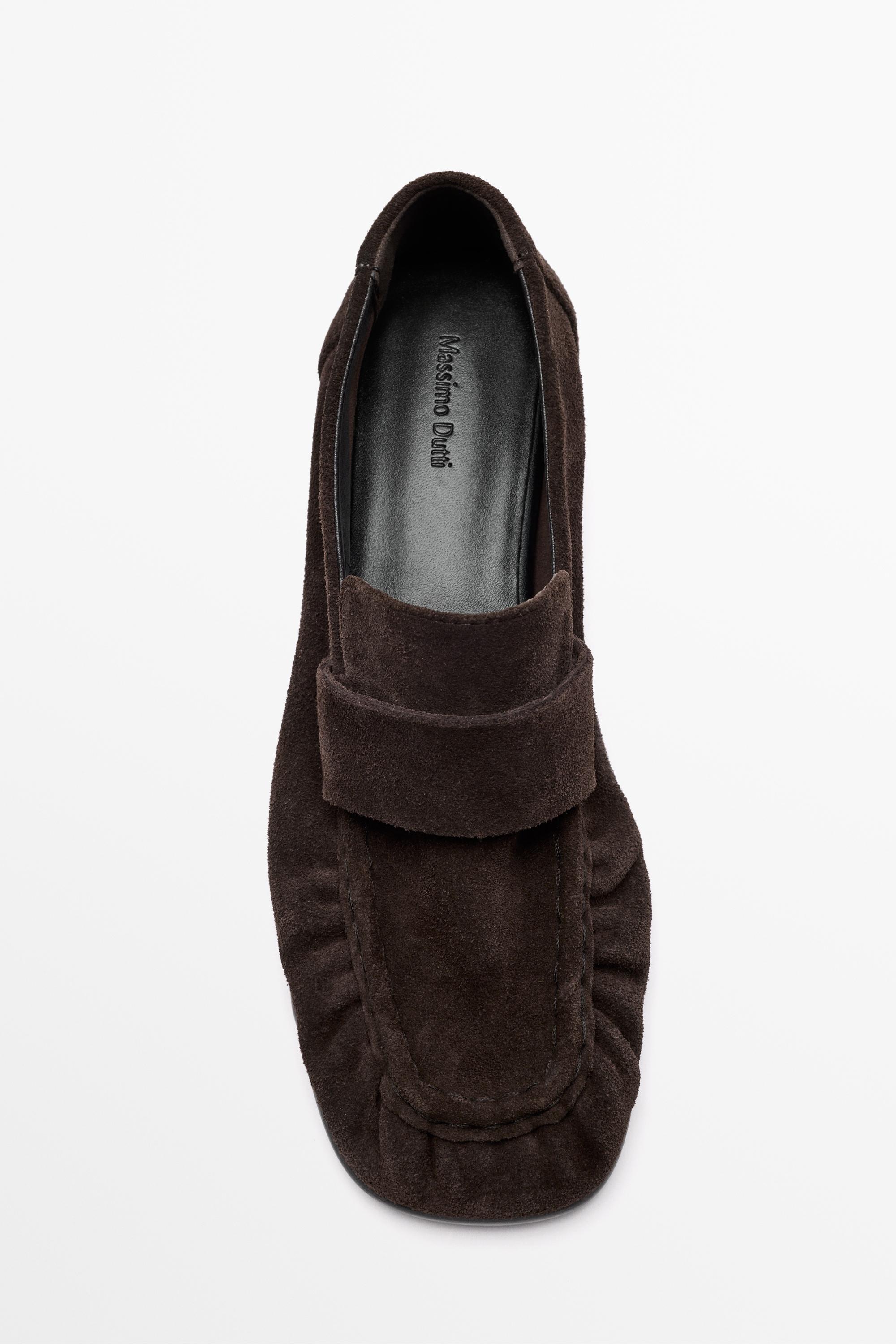 Mocassin froncé en croûte de cuir