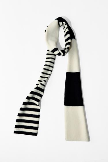 STRIPED KNIT SCARF - Black / White by Zara