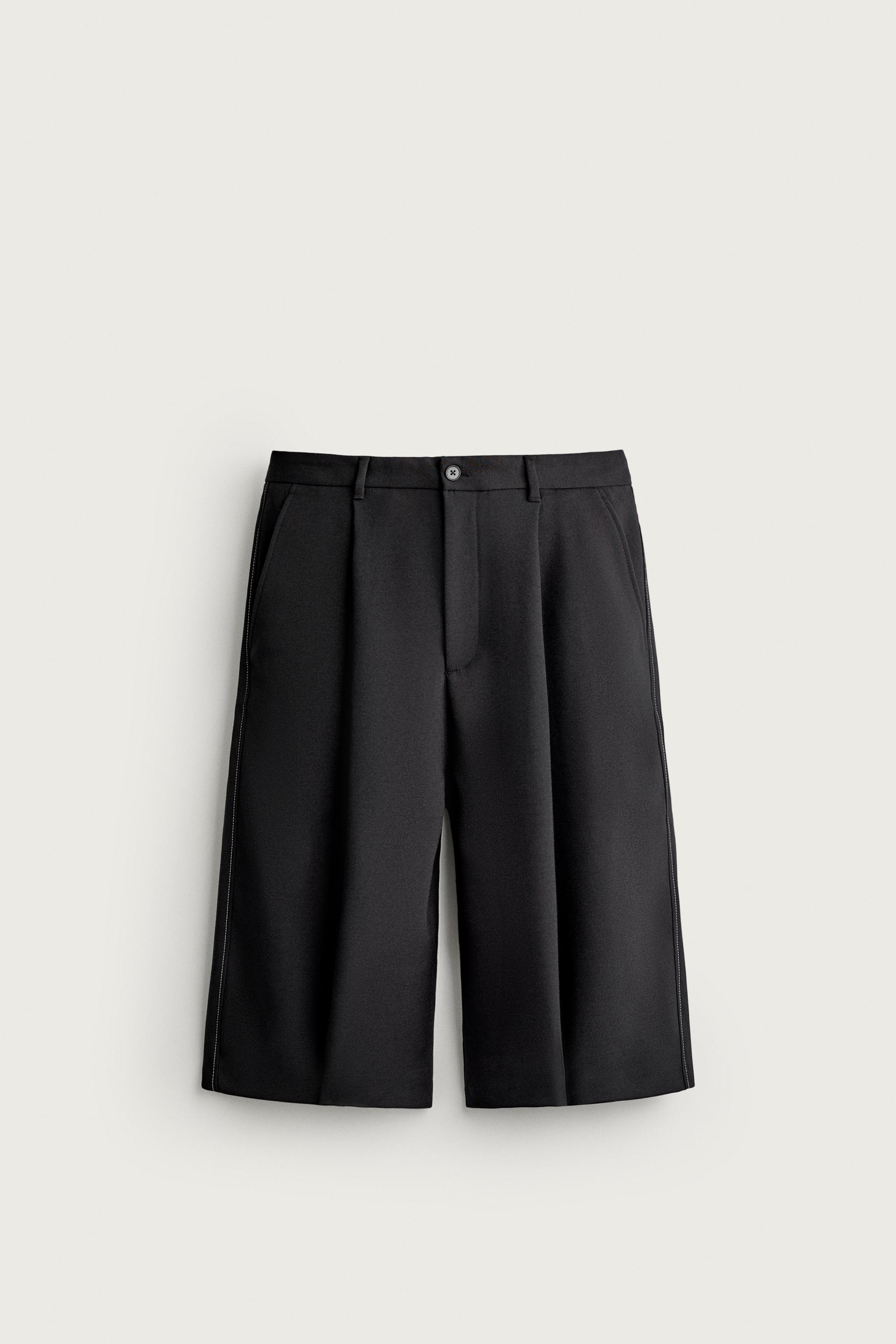 WIDE FIT PLEATED BERMUDA SHORTS