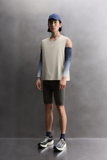 Zara PERFORATED RUNNING TANK TOP - Light green