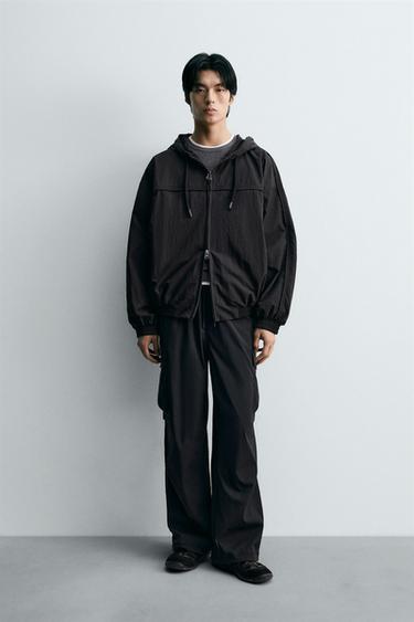 ÁO KHOÁC VẢI KỸ THUẬT DÁNG RELAXED FIT - Màu đen từ Zara