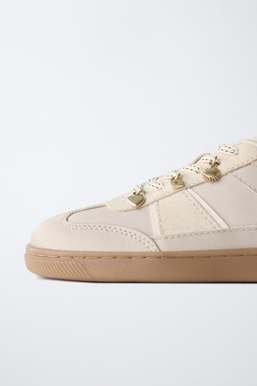 BAMBA CHARMS - Beige de Zara