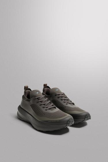 ZAPATILLA DE CORRER - Marrón de Zara