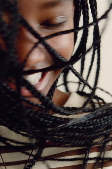 CAMISETA RAYAS - Marrón de Zara