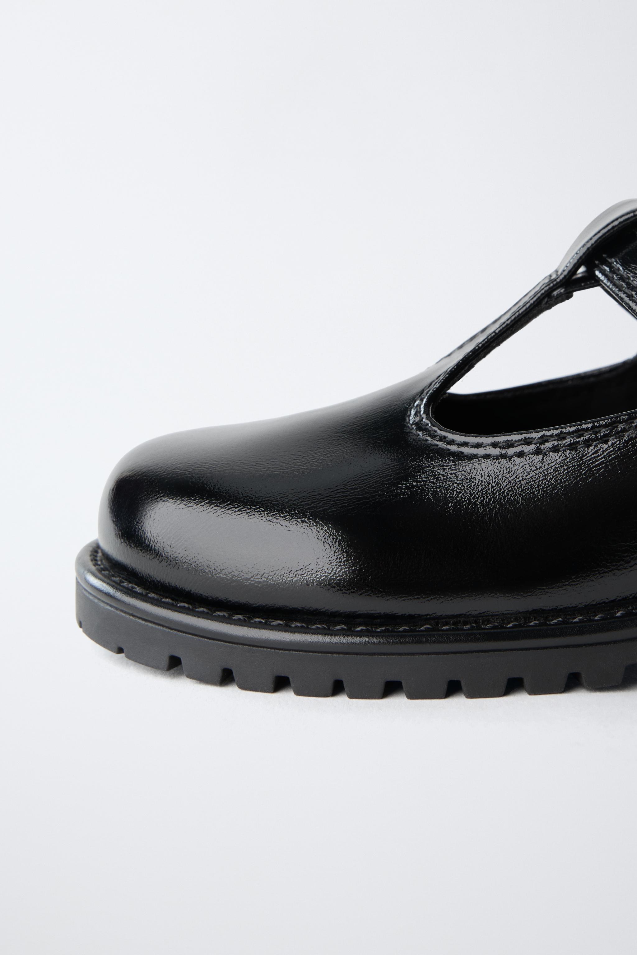 BUCKLE SHOE
