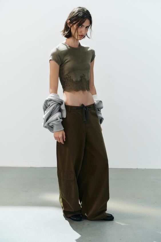 T-SHIRT MIT SPITZENSAUM - Braun von Zara - Bild 0