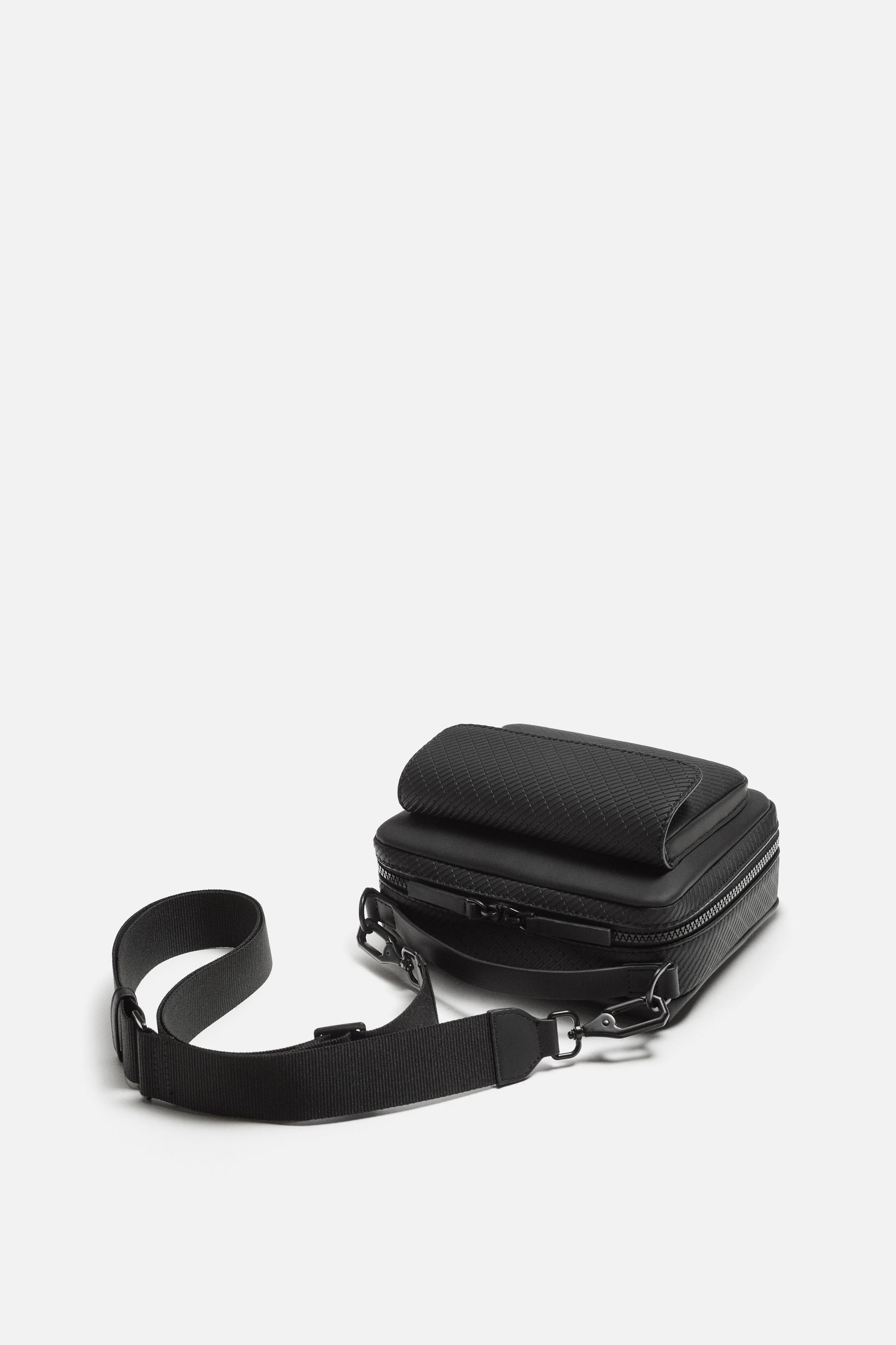 国内発送【ZARA】ラバーテクスチャー クロスボディバッグ テクスチャードクロスボディバッグ - ブラック | ZARA Japan / 日本