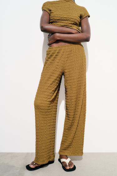 БРЮКИ ИЗ ТКАНИ С РЕЛЬЕФНЫМ УЗОРОМ — ОЛИВКОВЫЙ от Zara — изображение 0