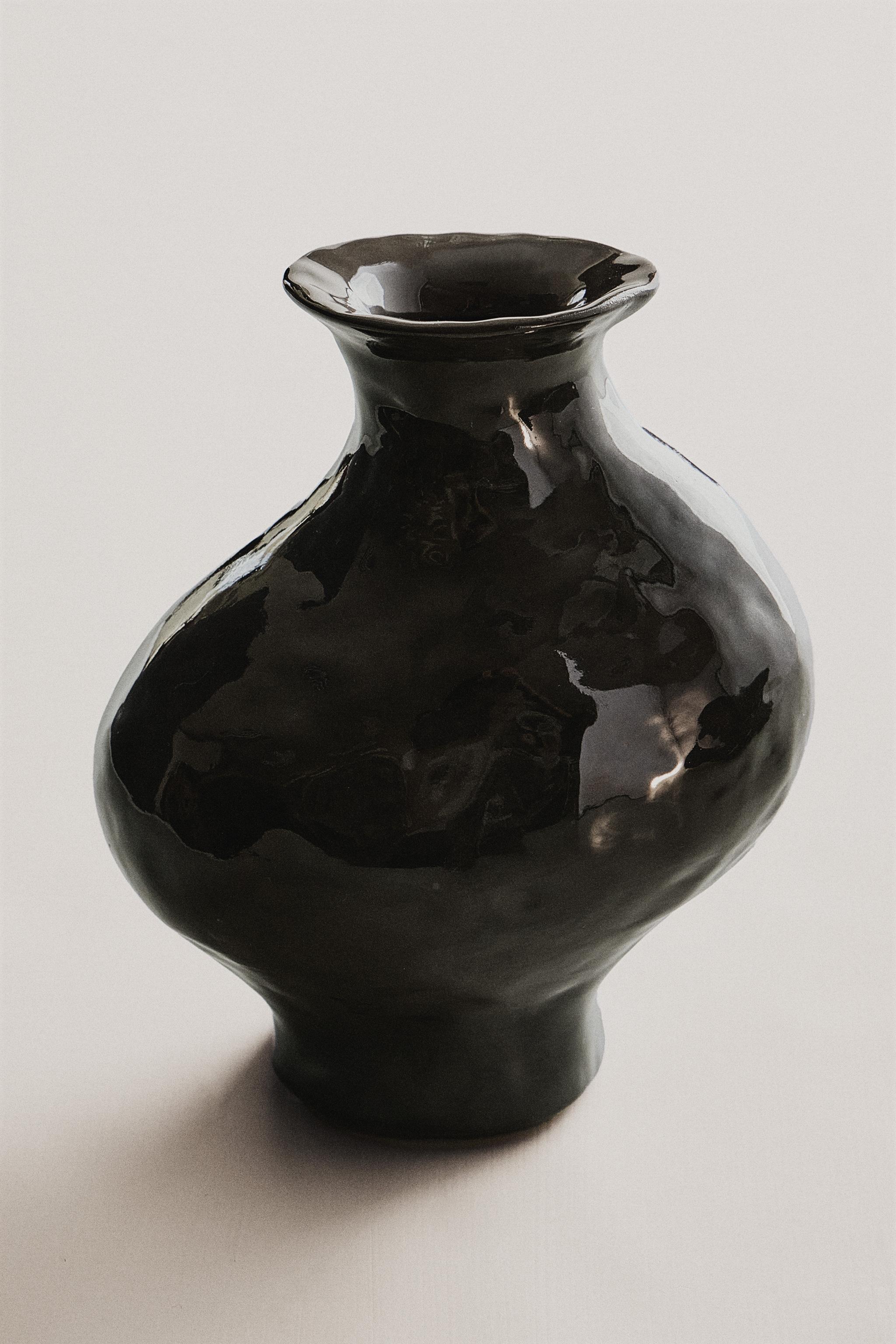 VASE EN CÉRAMIQUE IRRÉGULIER