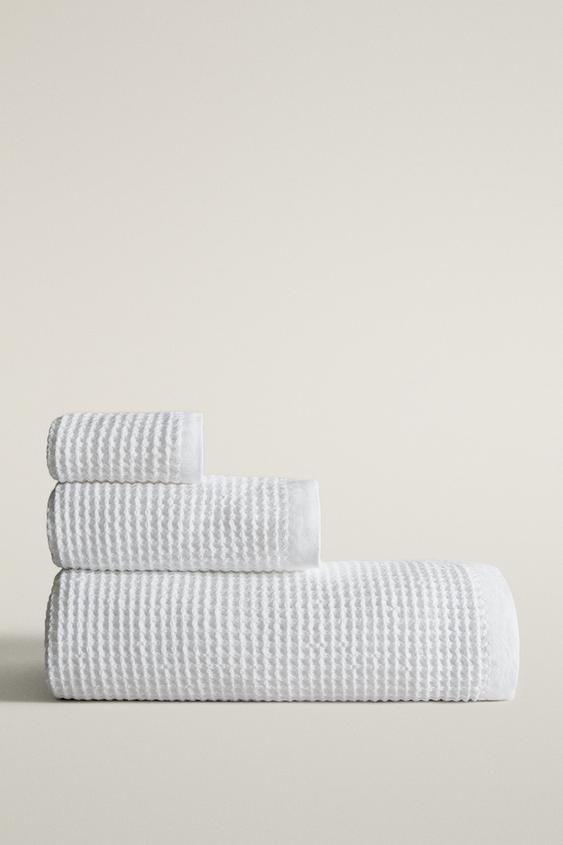 COTTON WAFFLE BATH TOWEL - White by Zara - Image 0