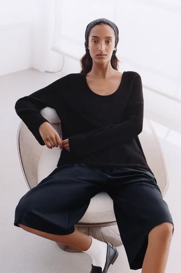 PULL EN MAILLE À DÉCOLLETÉ ARRONDI - Noir de Zara
