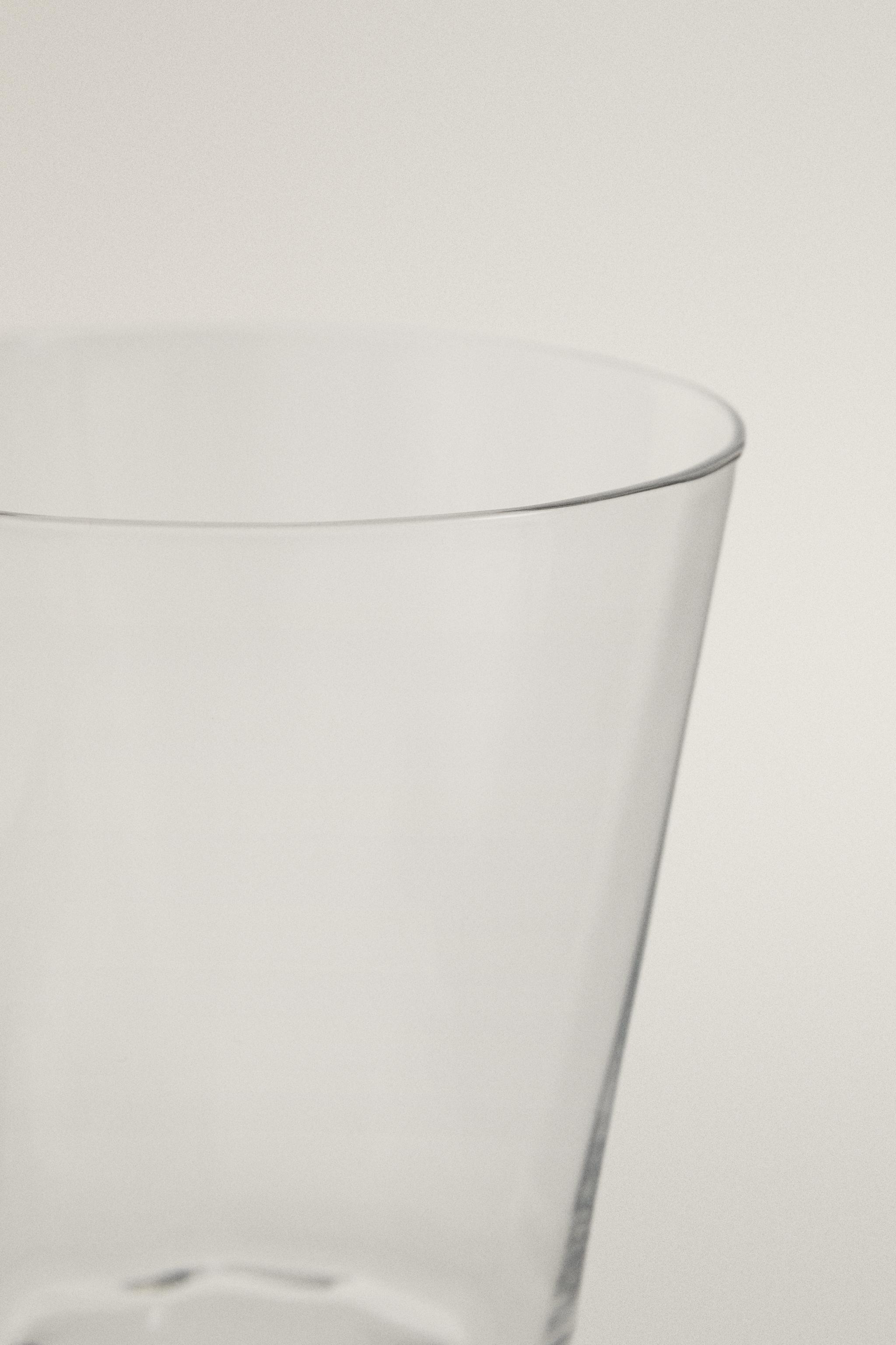 LOW GLASS WITH LINE EFFECT