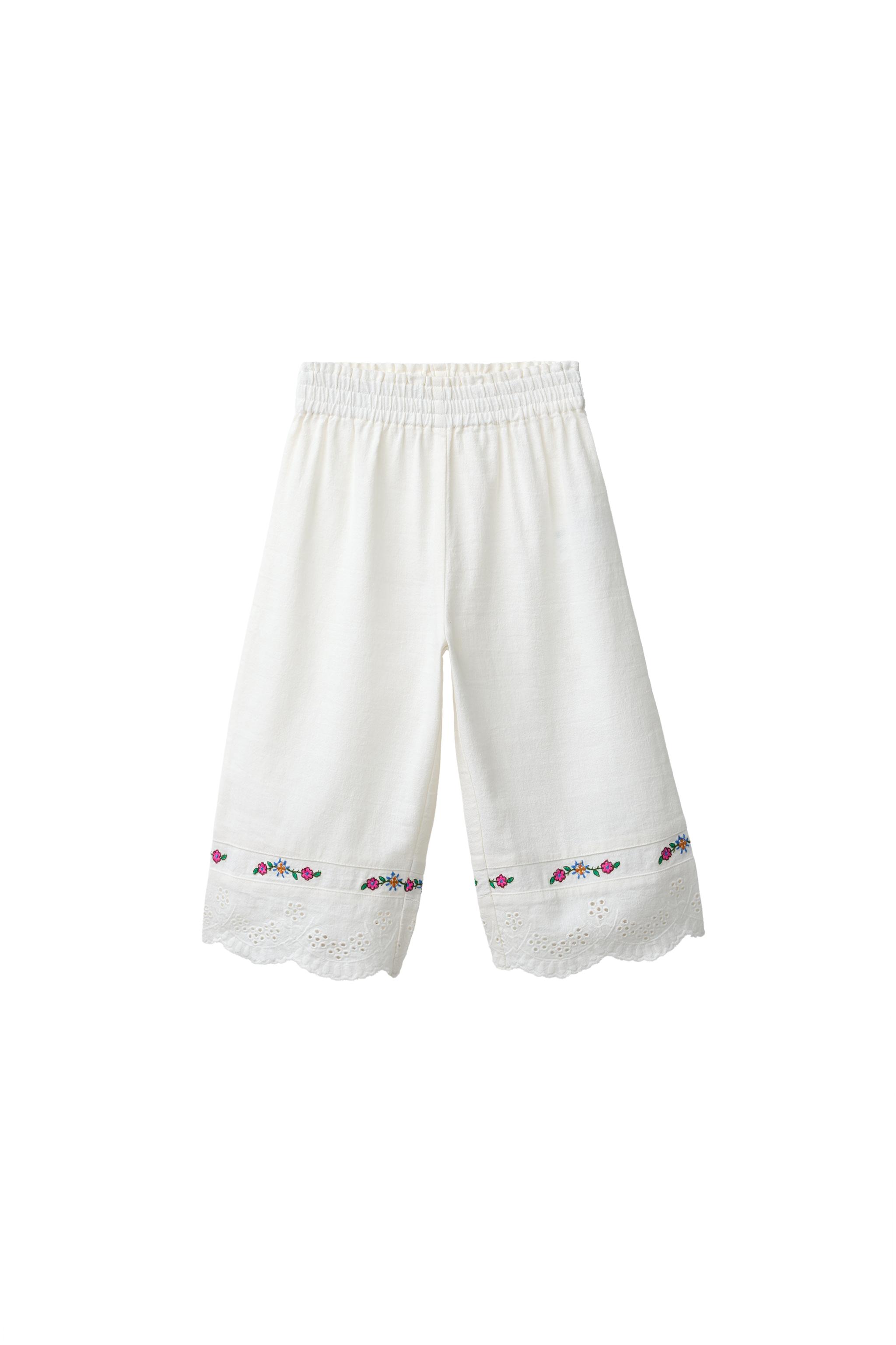 Balmoral Parure de lit luxueuse en percale emborbée Broderie Anglais Blanc Balmoral Parure de lit luxueuse en percale emborbée Broderie Anglais Blanc