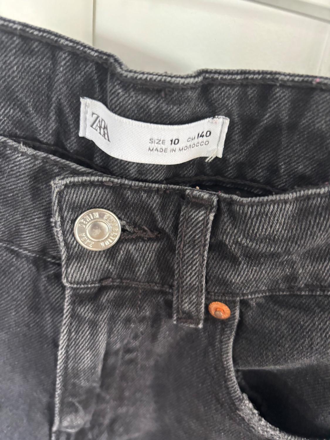 TURN UP JEANS WITH APPLIQUÉS - Image 2