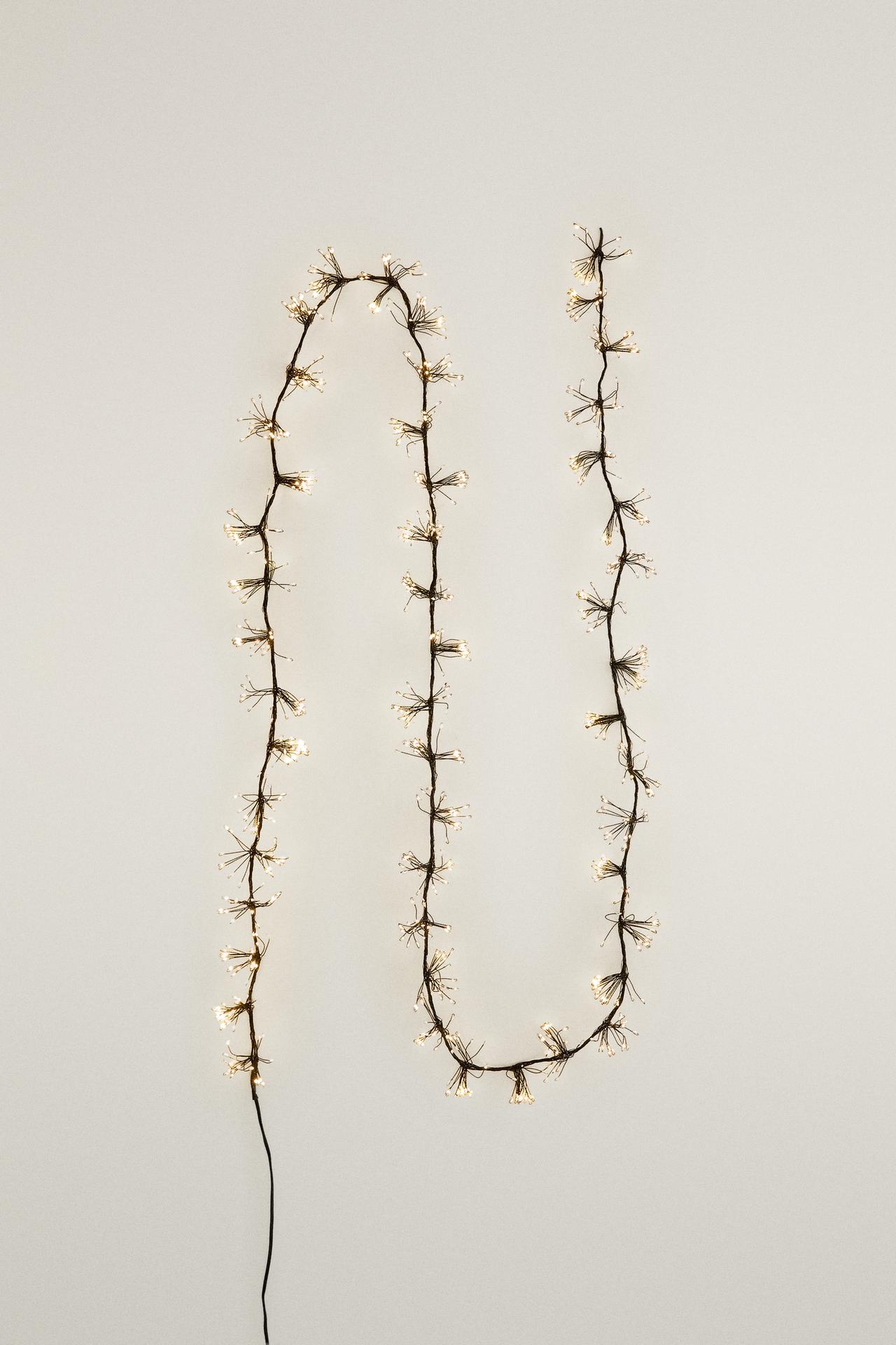 CHRISTMAS LED LIGHT GARLAND — Black