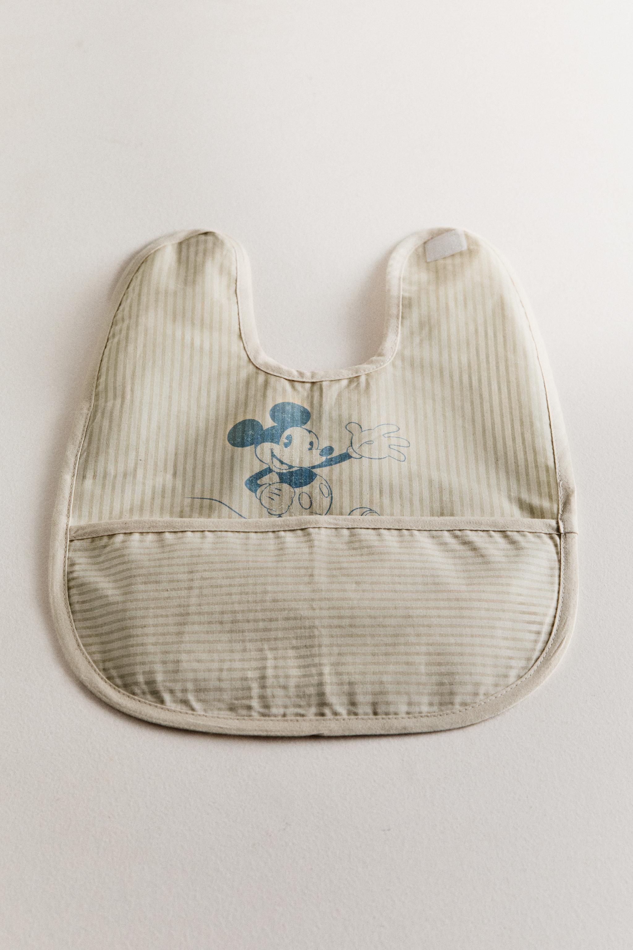 KIDS’ MICKEY & MINNIE ©DISNEY BIB