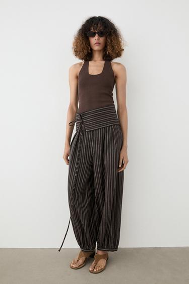 Pantalon bouffant rayé détail ceinture - Marron de Zara