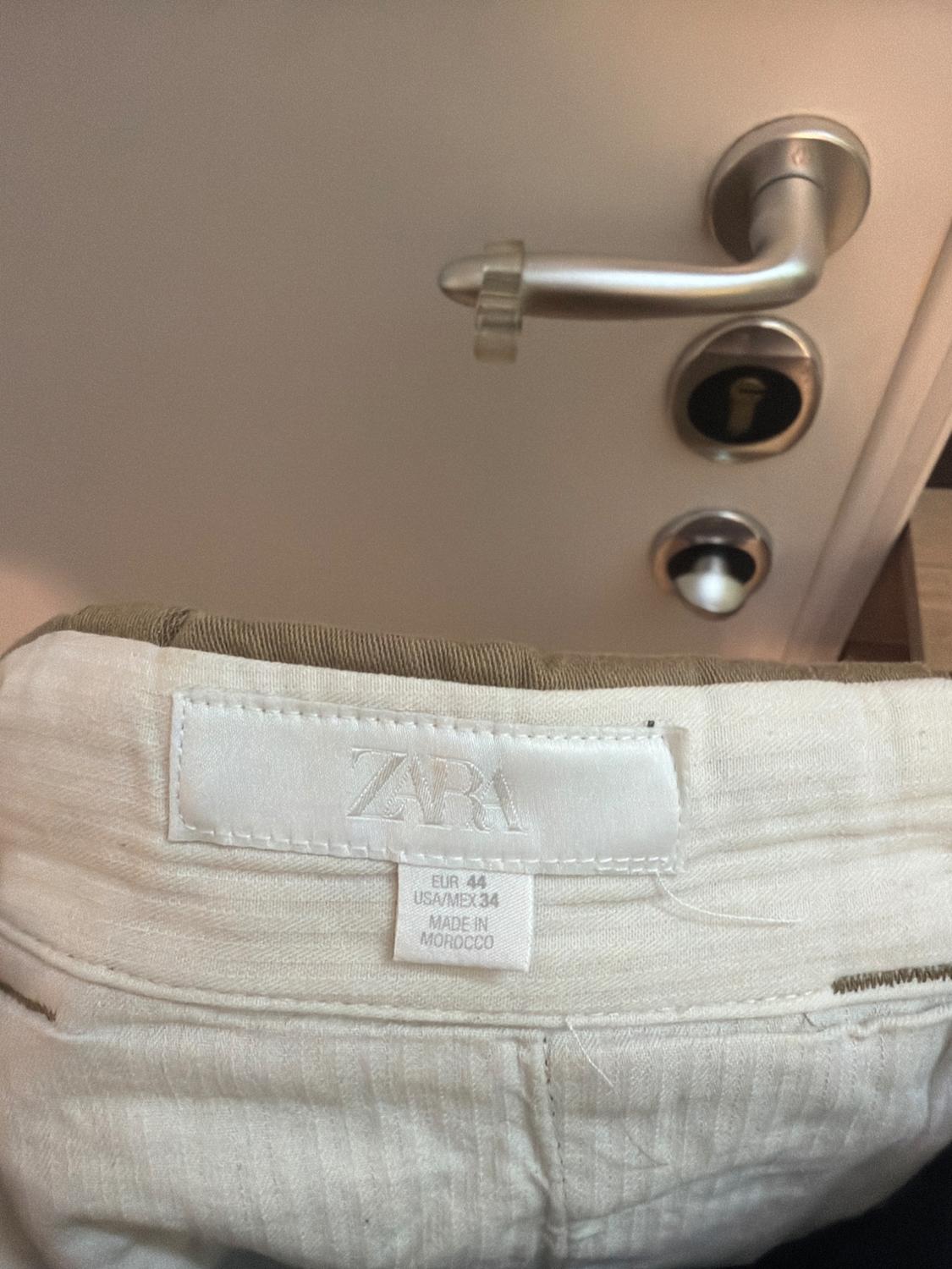 PLEATED RELAXED FIT BERMUDA SHORTS - Image 3