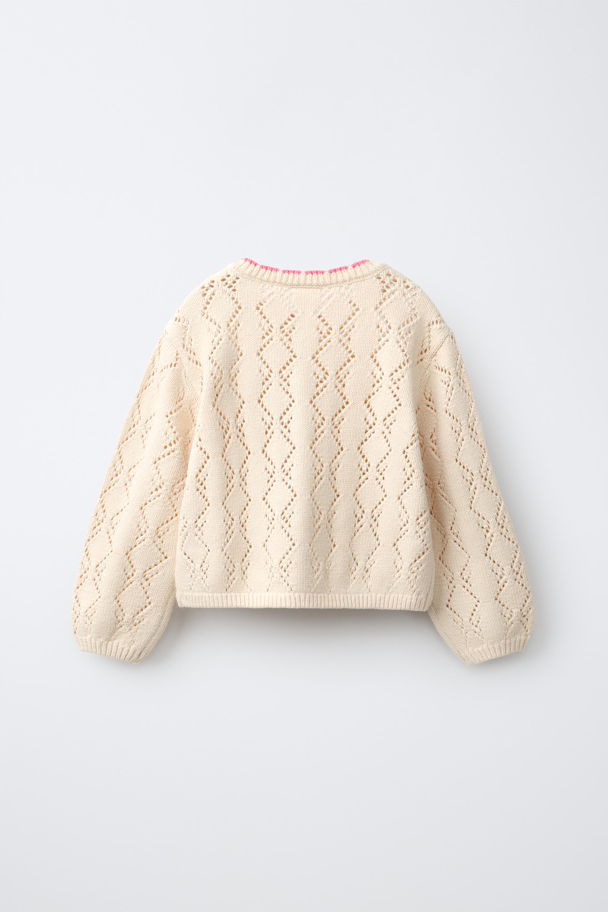 GILET EN MAILLE AJOURÉ À CŒURS BRODÉS