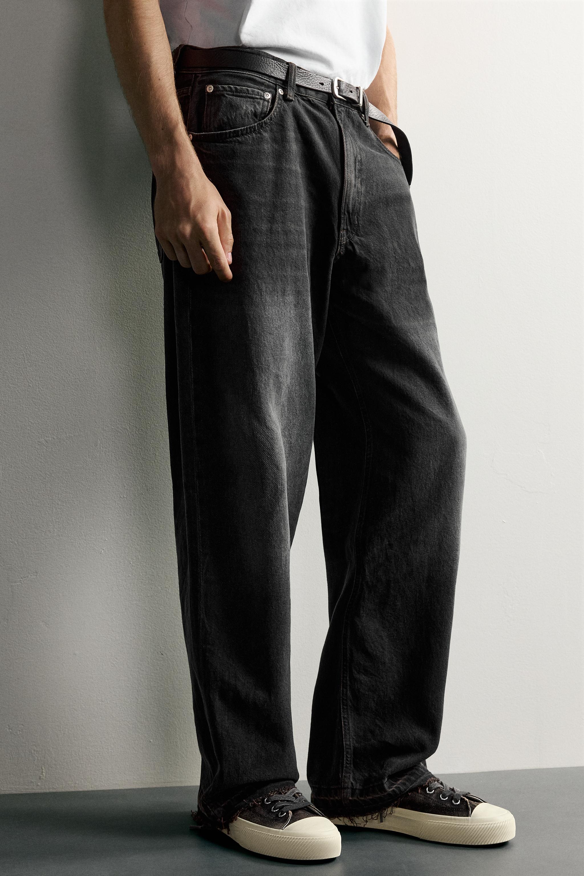 LOOSE-FIT JEANS