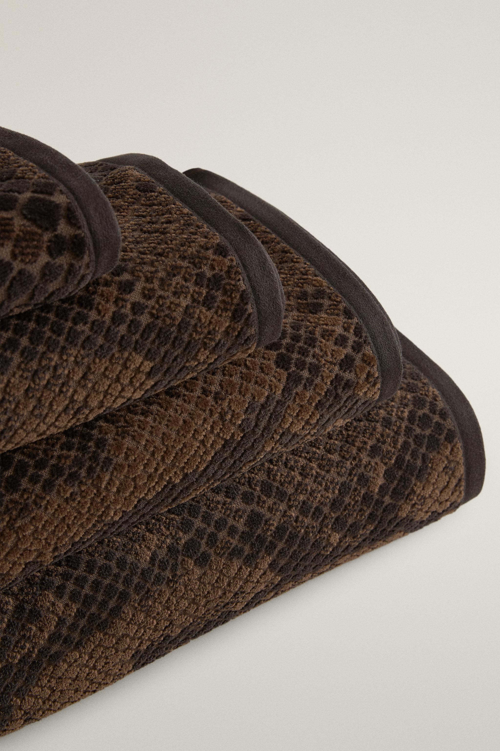 ANIMAL PRINT VELOUR BATH TOWEL