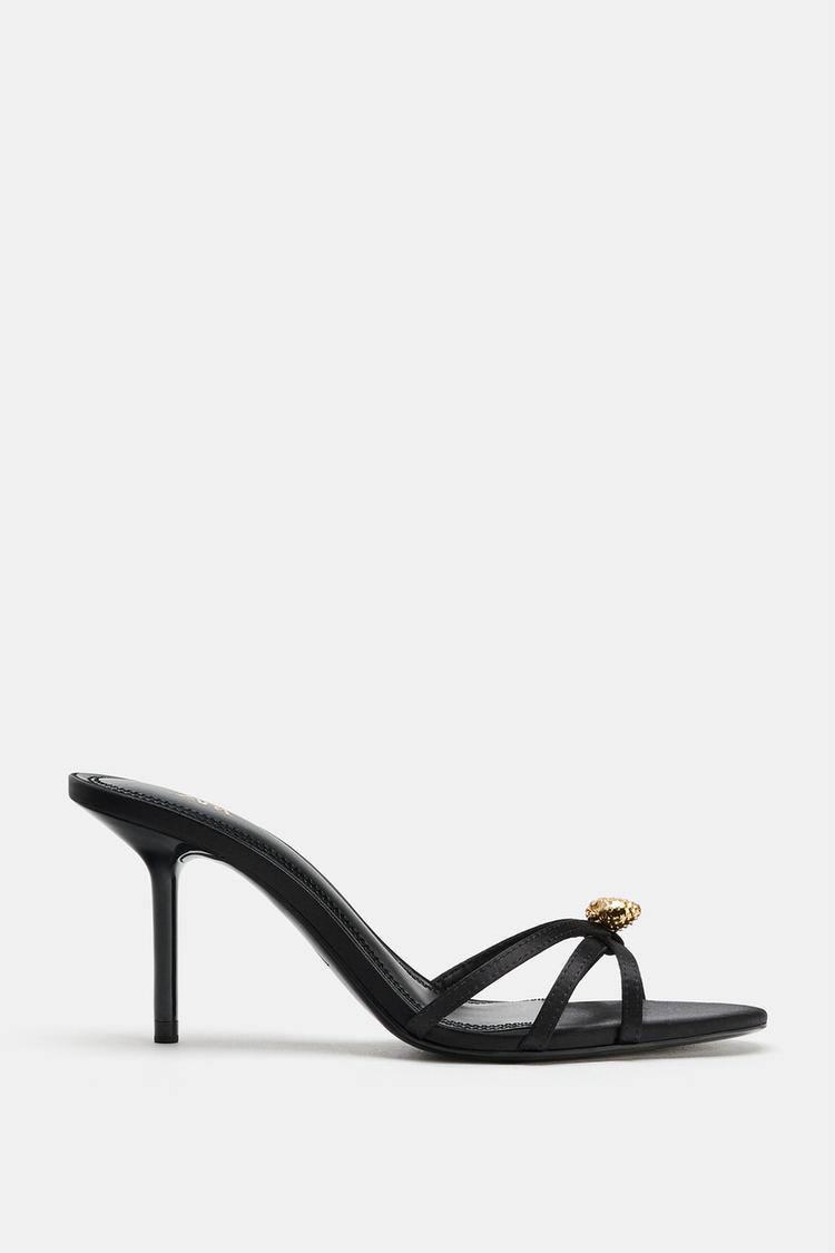 Sandalias de tacón con tiras 3