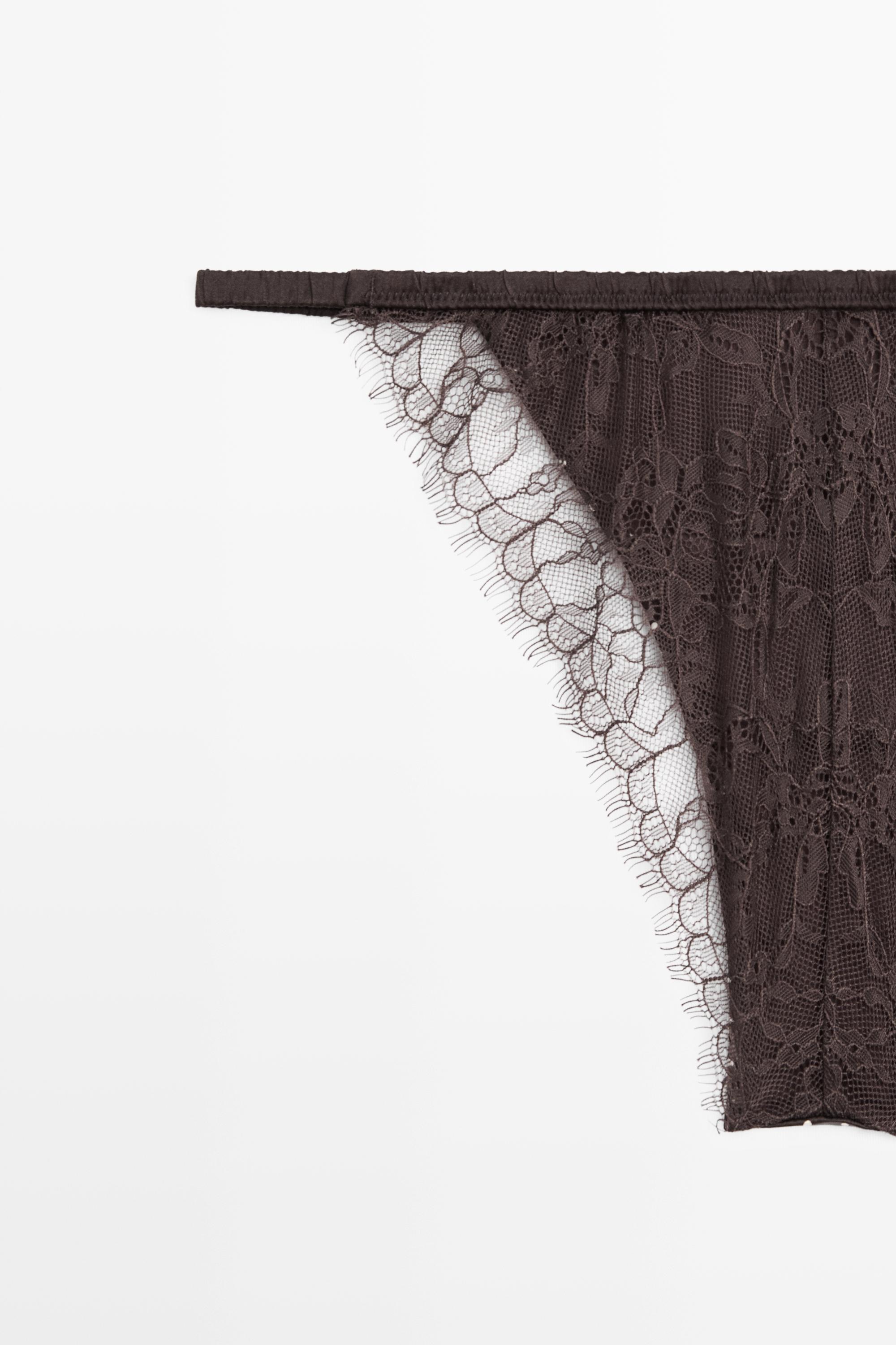 Culotte à pois et dentelle