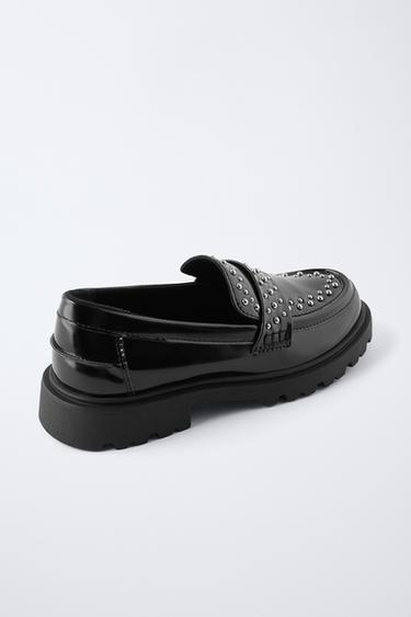 MOCASSINS CLOUTÉS - Noir de Zara - Image 4