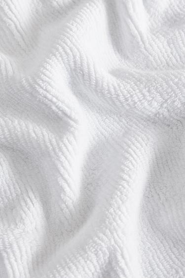 TEXTURED STRIPED BATH TOWEL - White by Zara - Image 4