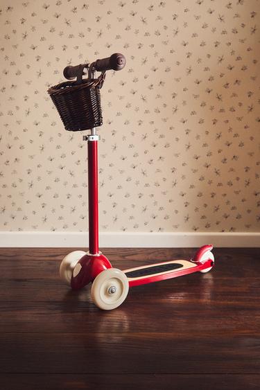 Zara DJEČJA IGRAČKA ROMOBIL X BANWOOD – Crvena