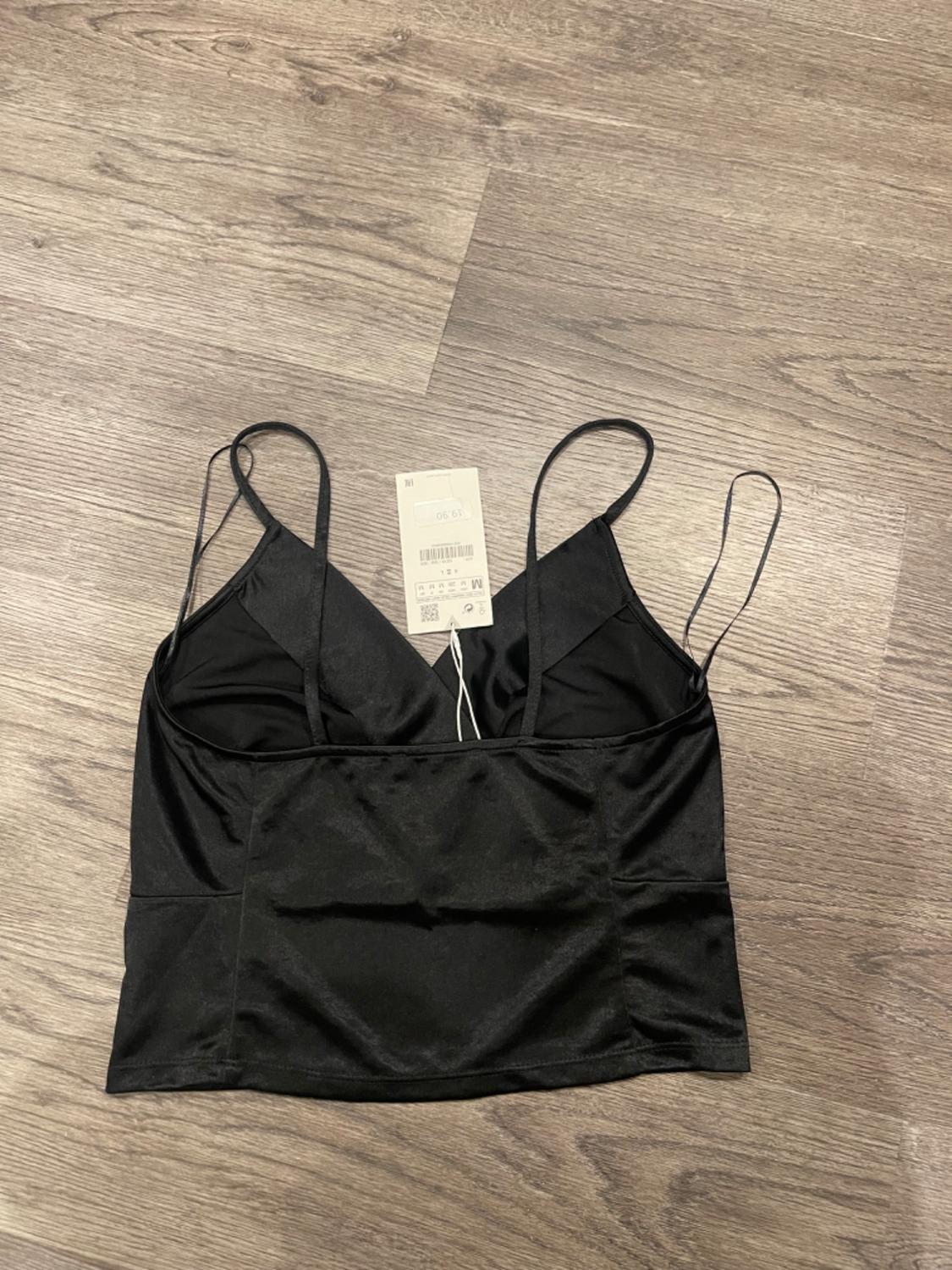 VNECK CROP TOP WITH SPAGHETTI STRAPS - Image 2