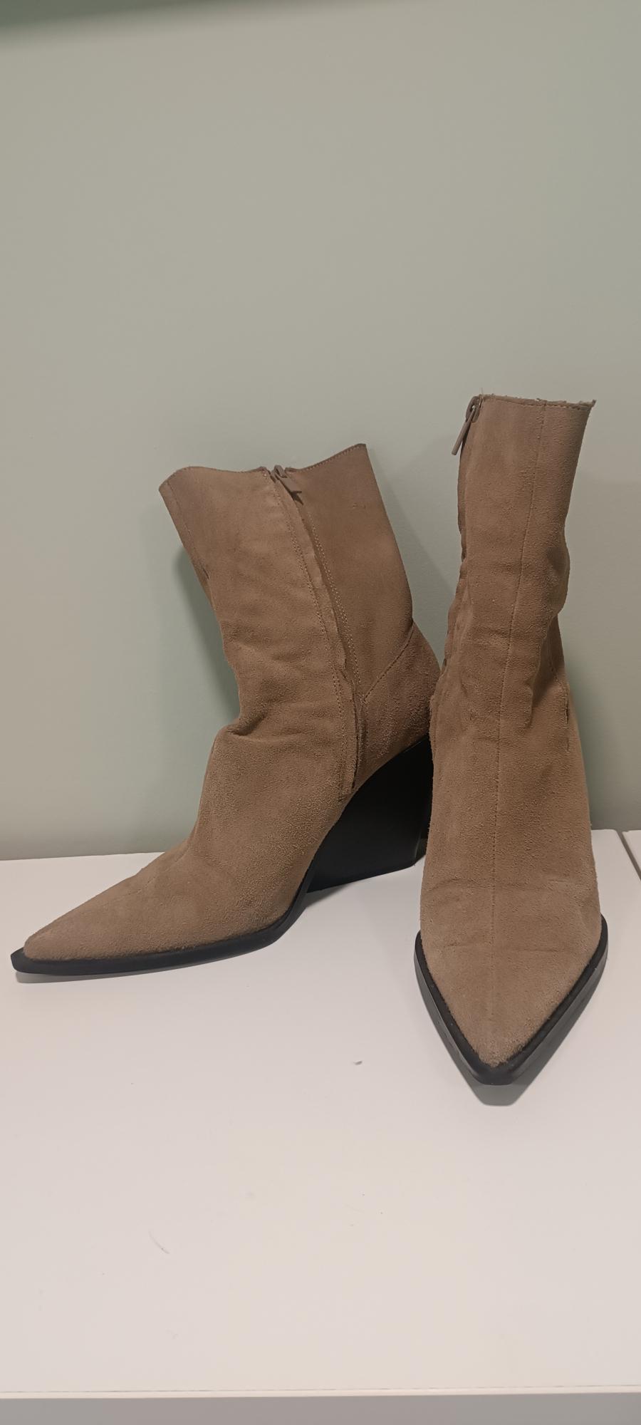 LEATHER COWBOY-HEEL ANKLE BOOTS - Image 4