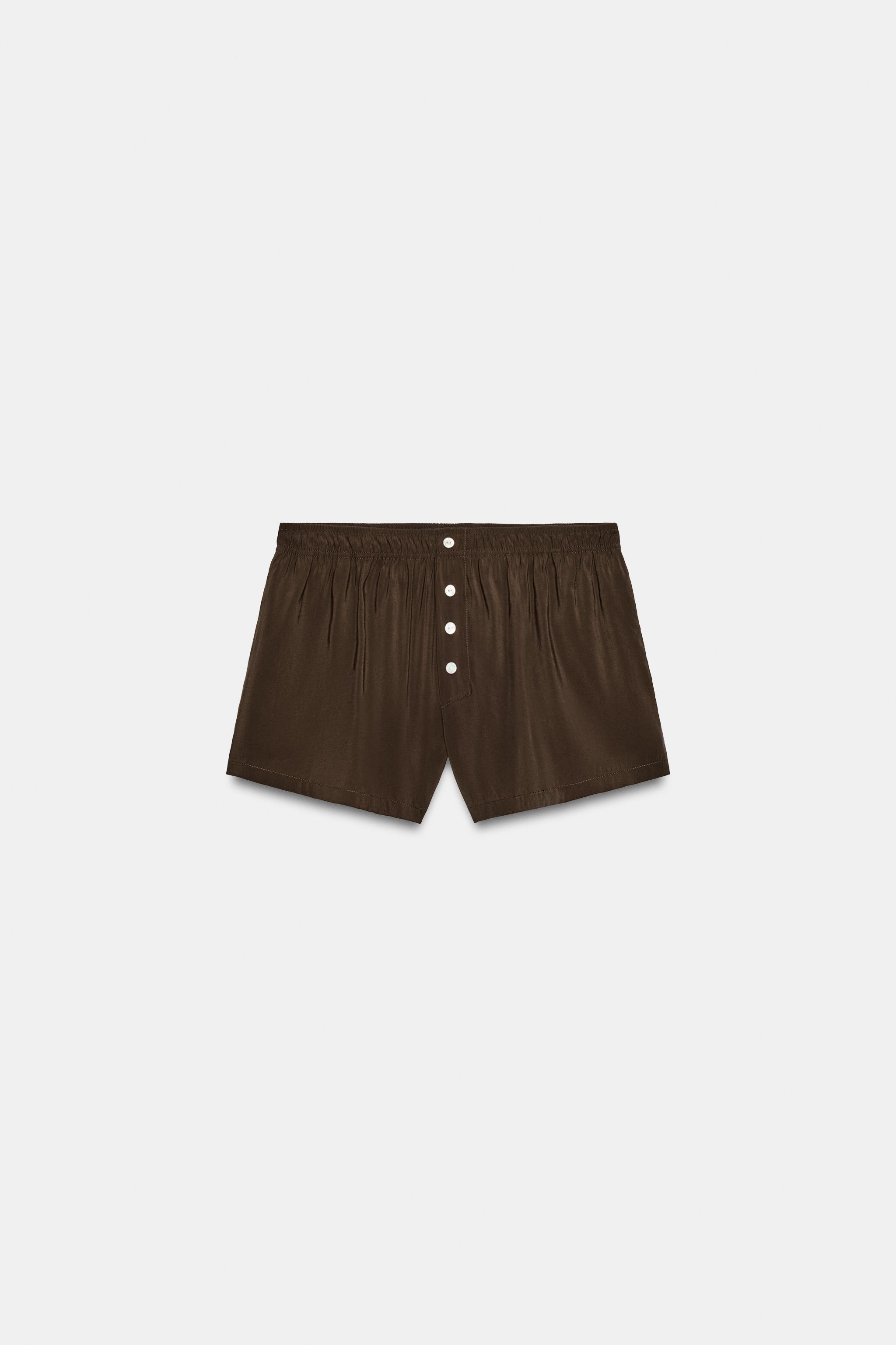 SHORT FLUIDE AVEC BOUTONS
