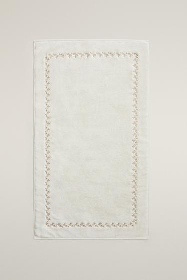 BATH MAT WITH PLANT EMBROIDERY - ذهبي الخاص بـ Zara - صورة 0