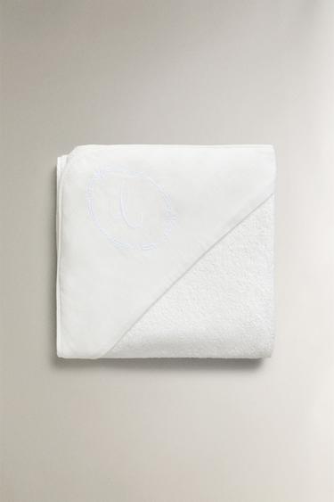 MUSLIN HOODED BABY TOWEL WITH LETTERS -  by Zara