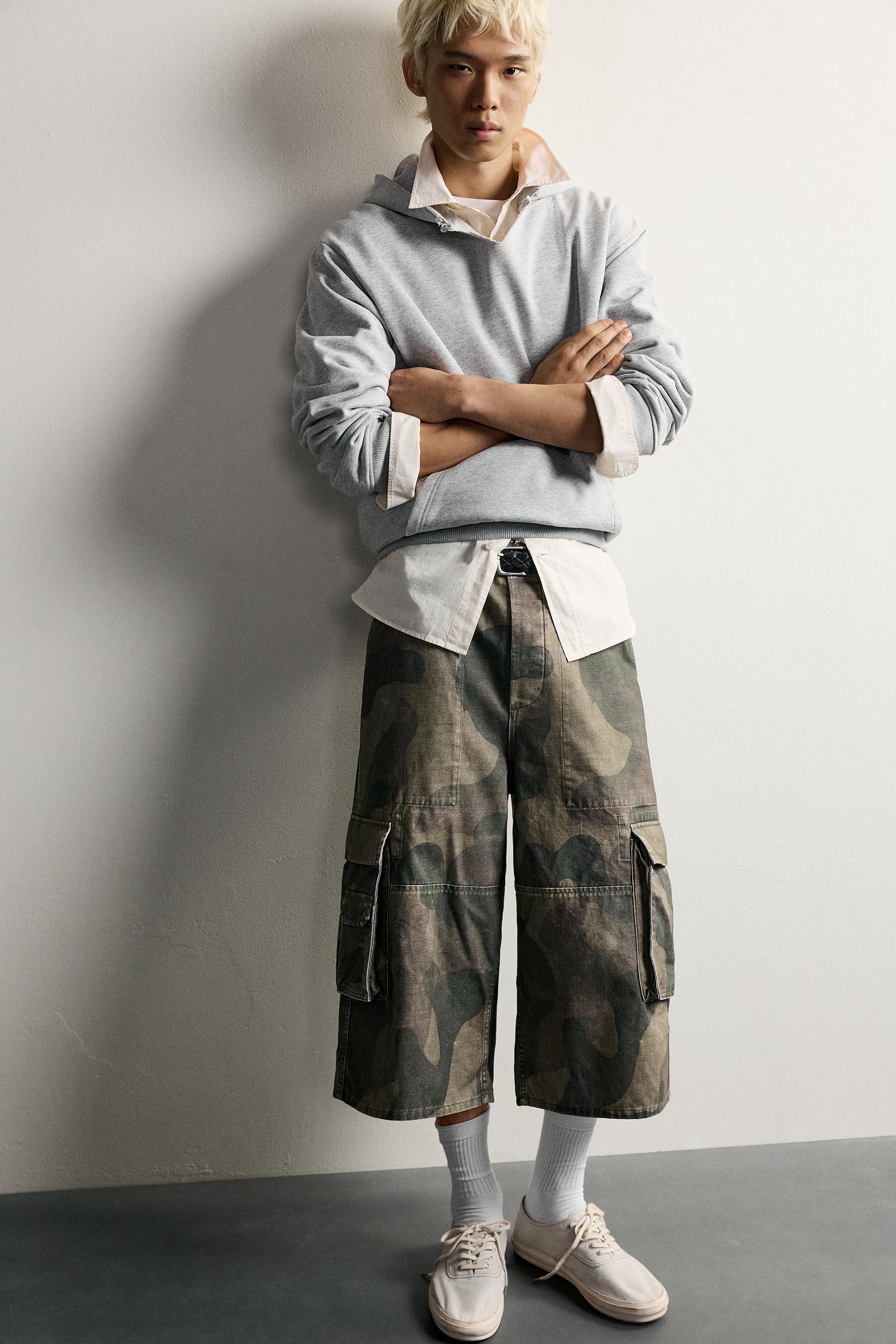 ABSTRACT PRINT CARGO JORTS